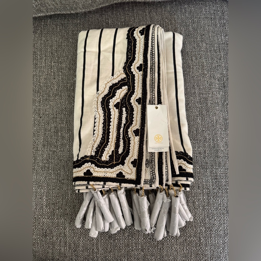 NWT RARE TORY BURCH Thea Porter Throw Size 52" X 52” black and white fringe
